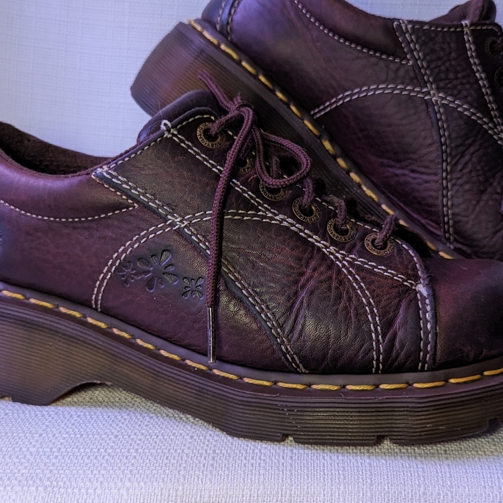 SOLD! Vintage Y2K Daisy Dr. Marten Oxfords - Picture 2 of 15